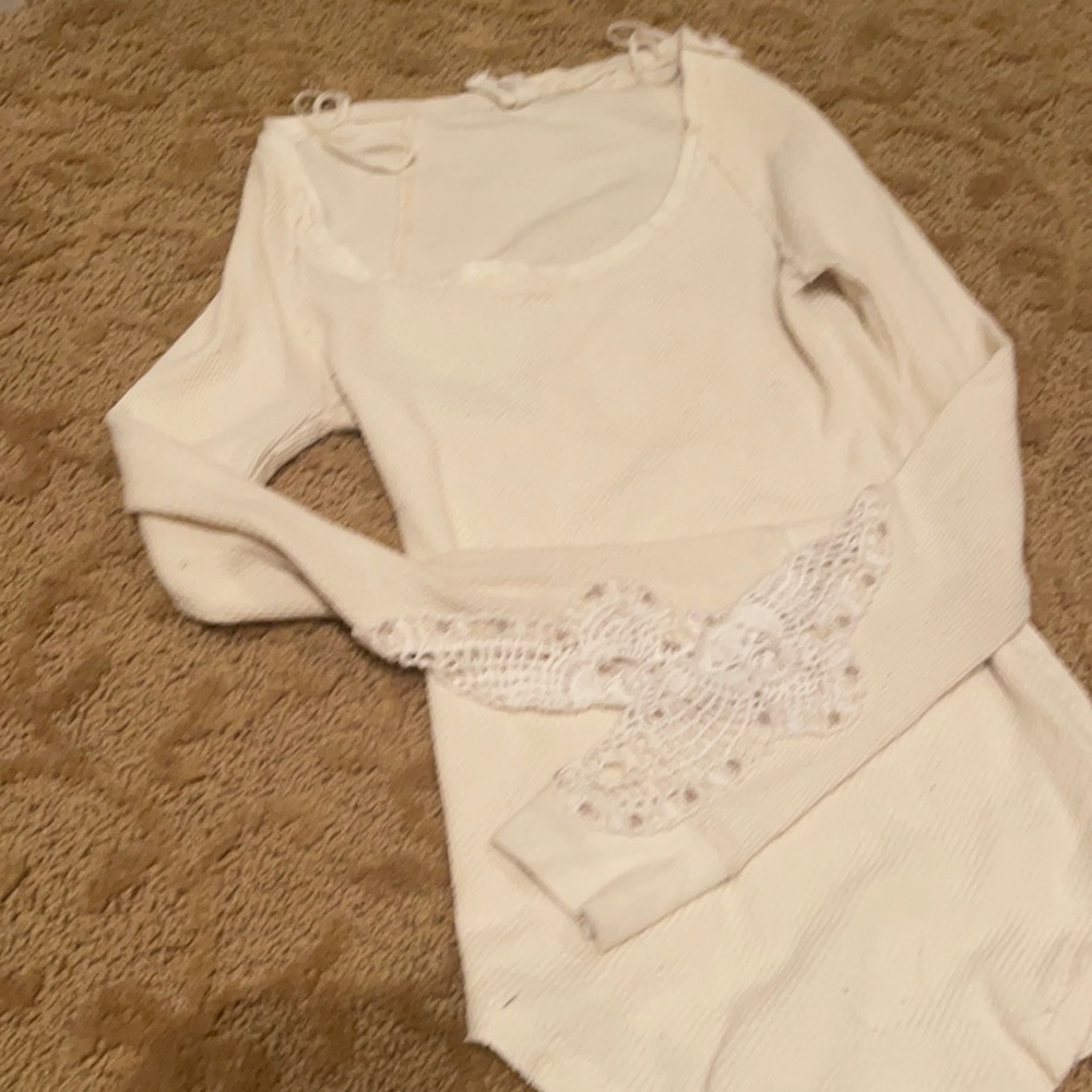 We the Free ivory top crochet sleeve
